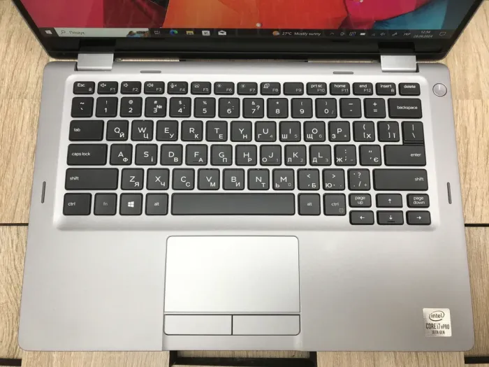 Ноутбук-трансформер Б-клас Dell Latitude 5310 2-in-1 / 13.3" (1920x1080) IPS Touch / Intel Core i7-10610U (4 (8) ядра по 1.8 - 4.9 GHz) / 8 GB DDR4 / 256 GB SSD M.2 / Intel UHD Graphics / WebCam / Windows 10 б/в - зображення 4