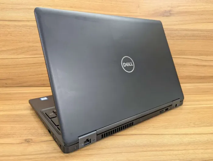 Мобільна робоча станція Dell Precision 3530 / 15,6" (1920x1080) IPS / Intel Core i7-8850H (6 (12) ядра по 2,6 - 4,3 ГГц) / 32 ГБ DDR4 / 512 ГБ SSD / nVidia Quadro P600, 4 ГБ GDDR5, 128-біт / WebCam / HDMI / Windows 10 б/в - зображення 6