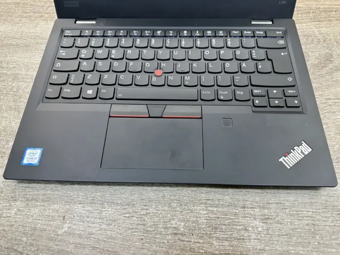 Ноутбук Б-клас Lenovo ThinkPad L380 / 13.3" (1920x1080) TN / Intel Core i5-8250U (4 (8) ядра по 1.6 - 3.4 GHz) / 8 GB DDR4 / 256 GB SSD / Intel UHD Graphics 620 / WebCam / Windows 10 б/в - зображення 3