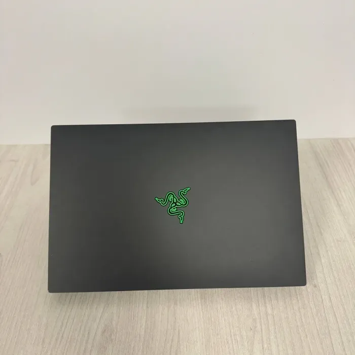 Ігровий ноутбук Razer Blade 15 RZ09-0330 / 15,6" (1920x1080) IPS / Intel Core i7-10875H (8 (16) ядер по 2,3 - 5,1 ГГц) / 16 ГБ DDR4 / 512 ГБ SSD NVMe / nVidia GeForce RTX 2070 Max-Q, 8 ГБ GDDR6, 256-біт / Веб-камера б/в - зображення 8