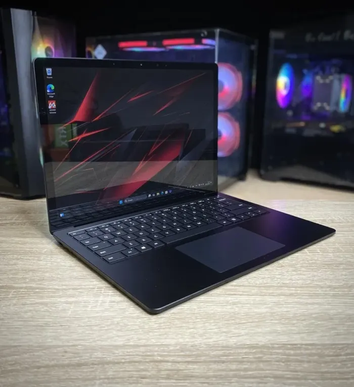 Ультрабук Б-клас Microsoft Surface Laptop 4 1951 / 13.5" (2256x1504) IPS Touch / Intel Core i5-1145G7 (4 (8) ядра по 2.6 - 4.4 GHz) / 8 GB DDR4 / 256 GB SSD / Intel Iris Xe Graphics / WebCam б/в - зображення 4