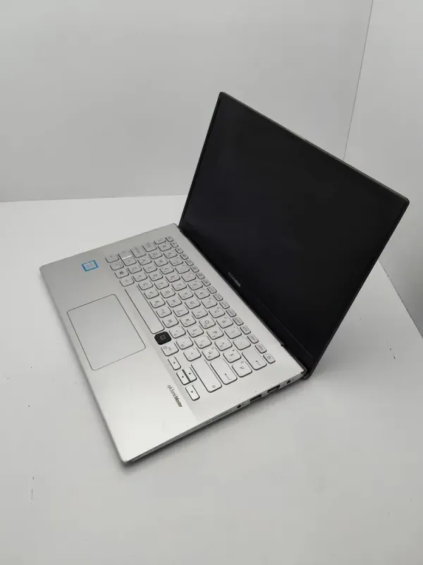 Ноутбук Asus VivoBook 14 X420UA / 14" (1920x1080) TN / Intel Core i3-8130U (2 (4) ядра по 2.2 -3.4 GHz) / 8 GB DDR4 / 240 GB SSD / Intel UHD Graphics 620 / WebCam б/в - зображення 4