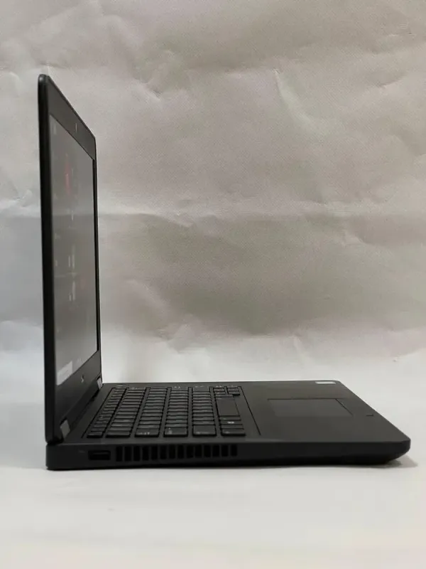 Ноутбук Dell Latitude E5470 / 14" (1920x1080) IPS / Intel Core i5-6200U (2 (4) ядра по 2.3 - 2.8 GHz) / 8 GB DDR4 / 256 GB SSD / Intel HD Graphics 520 / WebCam б/в - зображення 5