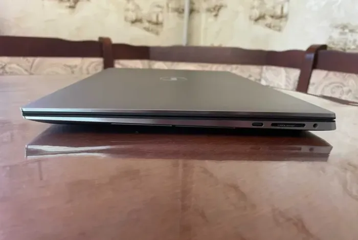 Робоча станція Dell Precision 5550 / 15,6" (3840x2400) UHD+ IPS Touch / Intel Core i7-10850H (6 (12) ядра по 2,7 - 4,9 ГГц) / 32 ГБ DDR4 / 1000 ГБ SSD / nVidia Quadro T1000, 4 ГБ GDDR6, 128-біт / WebCam б/в - зображення 7