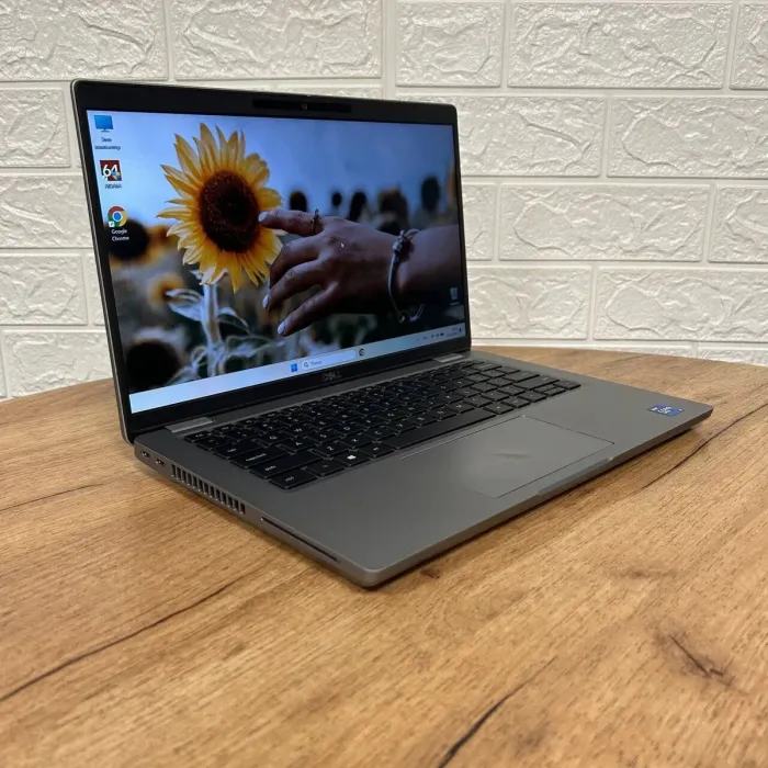 Ультрабук Dell Latitude 5421 / 14" (1920x1080) IPS / Intel Core i7-11850H (8 (16) ядер по 2.1 - 4.8 GHz) / 16 GB DDR4 / 256 GB SSD / Intel UHD Graphics / WebCam б/в - зображення 4