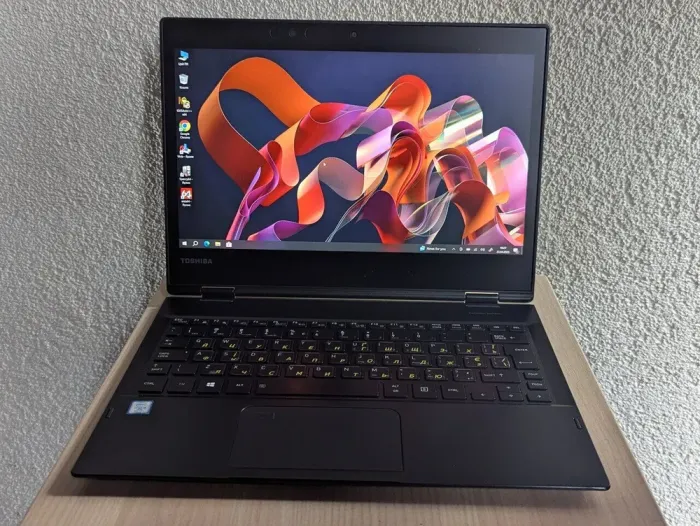 Нетбук Toshiba Portege X20W-E / 12.5" (1920x1080) TN Touch / Intel Core i5-8350U (4 (8) ядра по 1.7 - 3.6 GHz) / 16 GB DDR3 / 128 GB SSD / Intel UHD Graphics 620 / WebCam б/в - зображення 2