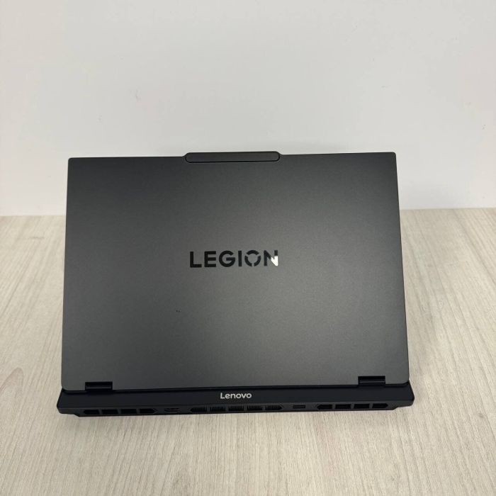 Ігровий ноутбук Lenovo Legion 5 15IRX10 / 15,6" (2560x1440) OLED / Intel Core i7-13650HX (14 (20) ядер по 2,6 - 4,9 ГГц) / 32 ГБ DDR5 / 1000 ГБ SSD / nVidia GeForce RTX 5060, 8 ГБ GDDR7, 128-біт / Веб-камера б/в - зображення 8