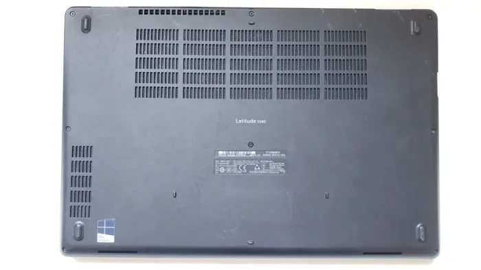 Ноутбук Dell Latitude 5580 / 15.6" (1920x1080) IPS / Intel Core i3-7100U (2 (4) ядра по 2.4 GHz) / 8 GB DDR4 / 256 GB SSD / Intel HD Graphics 620 / WebCam / Win 10 Pro б/в - зображення 2