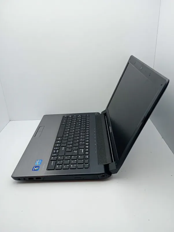 Ноутбук Medion Akoya 156 / 15.6" (1366x768) TN / Intel Core i3-2350M (2 (4) ядра по 2.3 GHz) / 6 GB DDR3 / 500 GB HDD / Intel HD Graphics 3000 / WebCam б/в - зображення 4