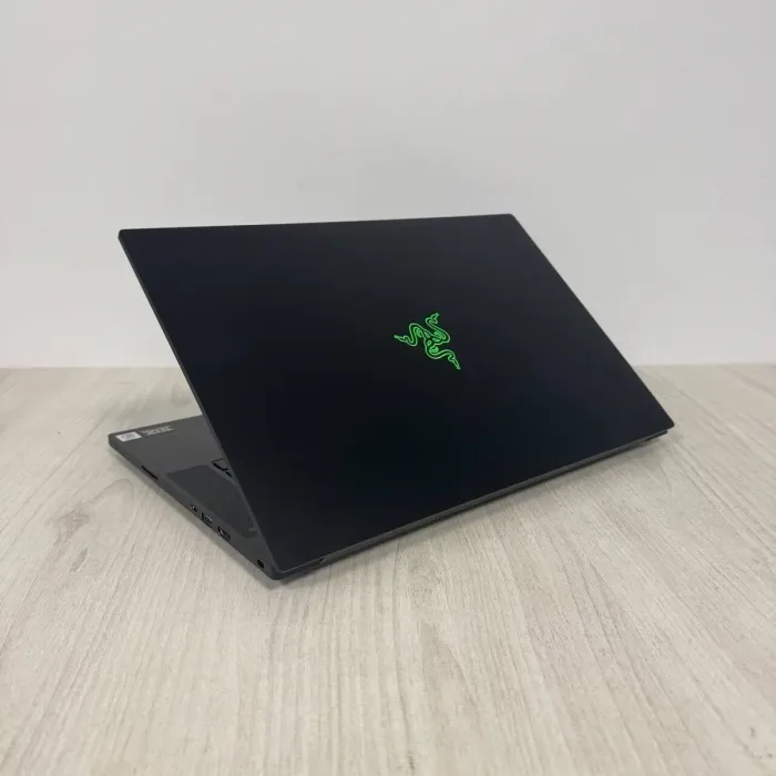 Ігровий ноутбук Razer Blade 15 RZ09-0367 / 15,6" (1920x1080) IPS / Intel Core i7-10875H (8 (16) ядер по 2,3 - 5,1 ГГц) / 16 ГБ DDR4 / 512 ГБ SSD NVMe / nVidia GeForce RTX 3080, 16 ГБ GDDR6, 256-біт / WebCam б/в - зображення 6