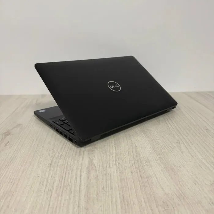 Мобільна робоча станція Dell Precision 3541 / 15,6" (1920x1080) IPS / Intel Xeon E-2276M (6 (12) ядер по 2,8 - 4,7 ГГц) / 16 ГБ DDR4 / 256 ГБ SSD / nVidia Quadro P620, 4 ГБ GDDR5, 128-біт / WebCam б/в - зображення 7