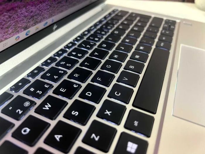 Ультрабук HP EliteBook 835 G7 / 13.3" (1920x1080) IPS / AMD Ryzen 3 PRO 4450U (4 (8) ядра по 2.5 - 3.7 GHz) / 16 GB DDR4 / 256 GB SSD / AMD Radeon RX Vega 5 Graphics / WebCam / Win 10 Home б/в - зображення 5