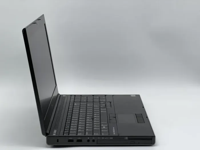 Мобільна робоча станція Dell Precision M4800 / 15.6" (1366x768) TN / Intel Core i7-4930MX (4 (8) ядра по 3.0 - 3.9 GHz) / 16 GB DDR3 / 240 GB SSD / nVidia Quadro K1100M, 2 GB GDDR5, 128-bit / WebCam б/в - зображення 3