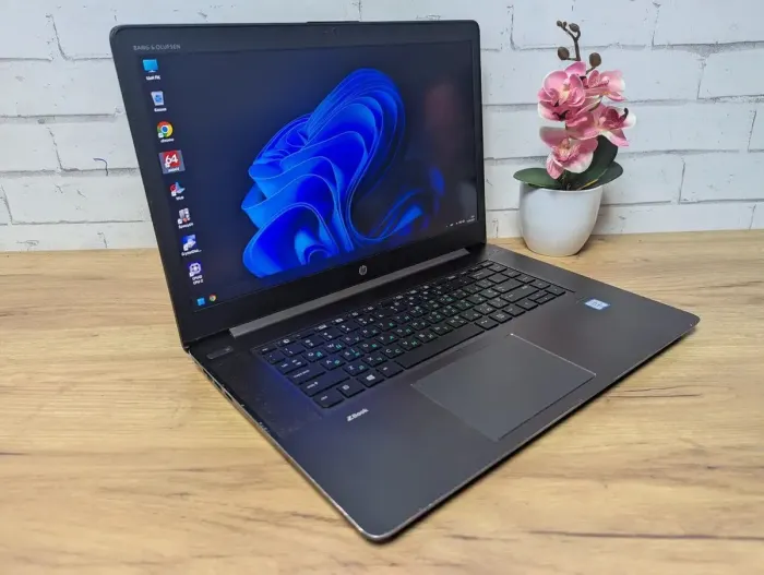 Мобільна робоча станція HP ZBook Studio G3 / 15.6" (1920x1080) IPS / Intel Core i7-6700HQ (4 (8) ядра по 2.6 - 3.5 GHz) / 24 GB DDR4 / 256 GB SSD / nVidia Quadro M1000M, 4 GB GDDR5, 128-bit / WebCam б/в - зображення 6