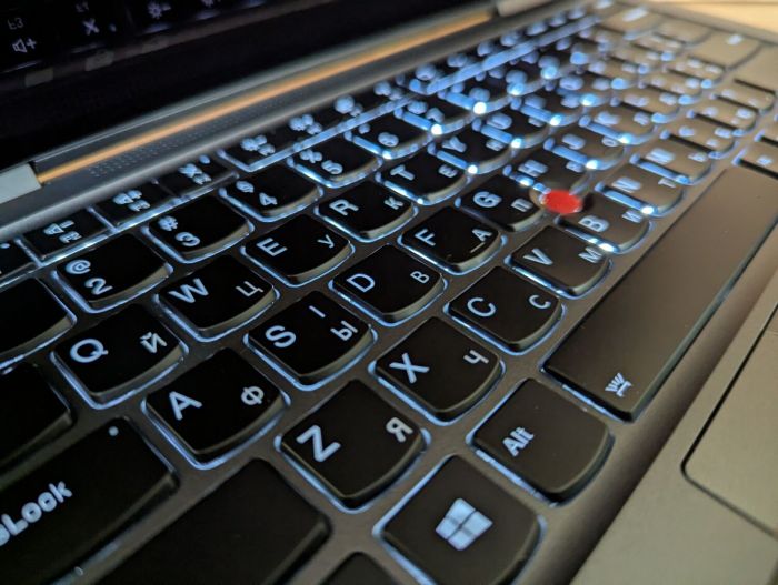 Ноутбук-трансформер Lenovo ThinkPad X1 Yoga Gen 5 / 14" (1920x1080) IPS Touch / Intel Core i5-10210U (4 (8) ядра по 1.6 - 4.2 GHz) / 16 GB DDR4 / 256 GB SSD / Intel UHD Graphics / WebCam / TouchID / Windows 10 б/в - зображення 6