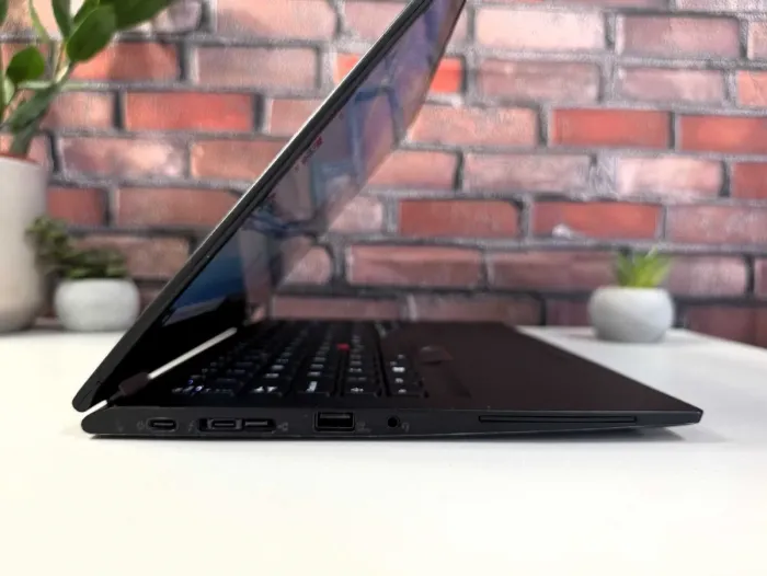 Ультрабук-трансформер Lenovo ThinkPad X13 Yoga Gen 1 / 13.3" (1920x1080) IPS Touch / Intel Core i5-10310U (4 (8) ядра по 1.7 - 4.4 GHz) / 16 GB DDR4 / 256 GB SSD / Intel UHD Graphics / WebCam / Windows 10 Pro б/в - зображення 5
