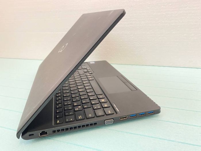 Ноутбук Fujitsu LifeBook A557 / 15.6" (1920x1080) IPS / Intel Core i5-7200U (2 (4) ядра по 2.5 - 3.1 GHz) / 8 GB DDR4 / 250 GB SSD / Intel HD Graphics 620 / WebCam / DVD-ROM б/в - зображення 6