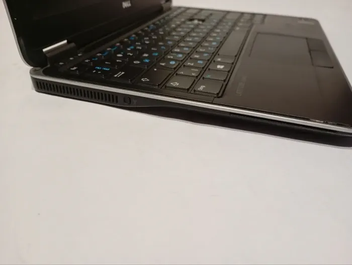 Нетбук Б-клас Dell Latitude E7240 / 12.5" (1366x768) TN / Intel Core i5-4300U (2 (4) ядра по 1.9 - 2.9 GHz) / 8 GB DDR3 / 128 GB SSD / Intel HD Graphics 4400 / WebCam / АКБ не держит б/в - зображення 5