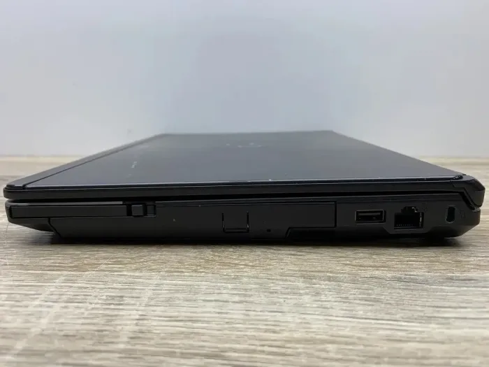 Ноутбук Б-клас Fujitsu LifeBook S792 / 13.3" (1366x768) TN / Intel Core i5-3340M (2 (4) ядра по 2.7 - 3.4 GHz) / 8 GB DDR3 / 120 GB SSD / Intel HD Graphics 4000 / Без АКБ б/в - зображення 6