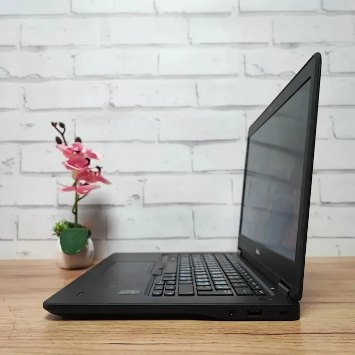 Ноутбук Dell Latitude E7450 / 14" (1366x768) TN / Intel Core i5-5300U (2 (4) ядра по 2.3 - 2.9 GHz) / 8 GB DDR3 / 128 GB SSD / Intel HD Graphics 5500 / WebCam б/в - зображення 6