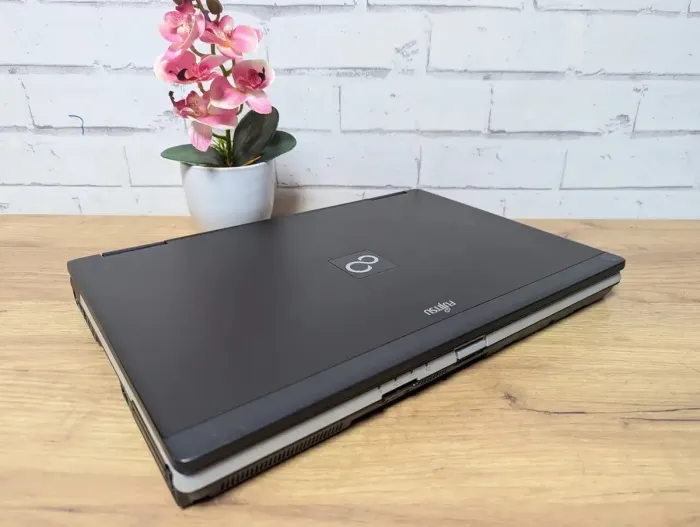 Ноутбук Fujitsu LifeBook E780 / 15.6" (1366x768) TN / Intel Core i3-370M (2 (4) ядра по 2.4 GHz) / 8 GB DDR3 / 128 GB SSD / Intel HD Graphics / WebCam / Без АКБ б/в - зображення 7