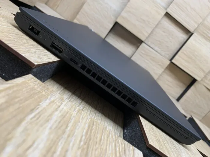 Ультрабук Б-клас Lenovo ThinkPad T470 / 14" (1920x1080) IPS / Intel Core i5-6300U (2 (4) ядра 2.4 - 3.0 GHz) / 8 GB DDR4 / 128 GB SSD / Intel HD Graphics 520 / WebCam / Fingerprint б/в - зображення 6