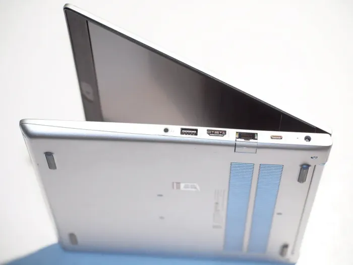 Ультрабук Б-клас HP ProBook 430 G7 / 13.3" (1920x1080) IPS / Intel Core i3-10110U (2 (4) ядра по 2.1 - 4.1 GHz) / 8 GB DDR4 / 256 GB SSD+1000 GB HDD / Intel UHD Graphics / WebCam б/в - зображення 4