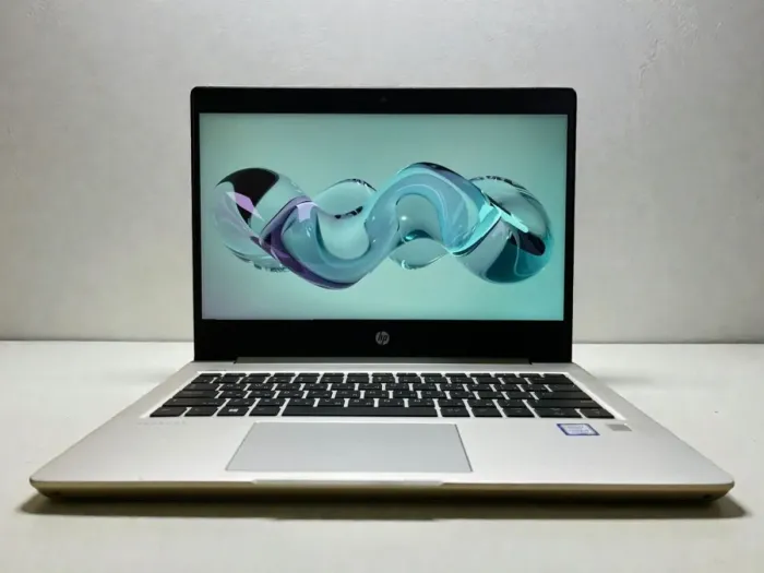 Ультрабук Б-клас HP ProBook 430 G6 / 13.3" (1920x1080) IPS / Intel Core i5-8265U (4 (8) ядра по 1.6 - 3.9 GHz) / 4 GB DDR4 / 120 GB SSD / Intel UHD Graphics 620 / WebCam б/в - зображення 2