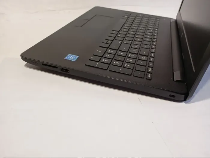 Ноутбук Б-клас HP 15-ra047ur / 15.6" (1366x768) TN / Intel Celeron N3060 (2 ядра по 1.6 - 2.48 GHz) / 8 GB DDR3 / 256 GB SSD / Intel HD Graphics / WebCam / АКБ не держит б/в - зображення 5