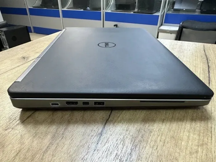 Мобільна робоча станція Dell Precision 7520 / 15.6" (1920x1080) TN / Intel Core i7-7700HQ (4 (8) ядра по 2.8 - 3.8 GHz) / 8 GB DDR4 / 256 GB SSD / AMD Radeon Pro WX 4130, 2 GB GDDR5, 128-bit / WebCam / HDMI б/в - зображення 6