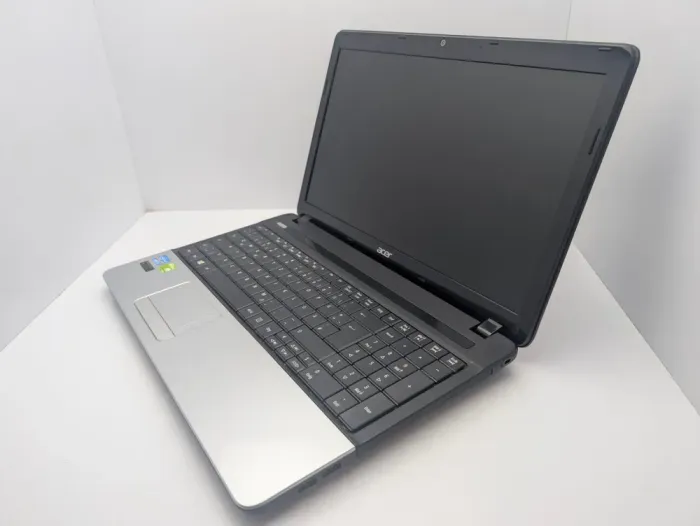Ноутбук Acer Aspire E1-571G / 15.6" (1366x768) TN / Intel Core i3-3130M (2 (4) ядра по 2.6 GHz) / 8 GB DDR3 / 120 GB SSD / nVidia GeForce GT 710M, 2 GB DDR3, 64-bit / WebCam б/в - зображення 4