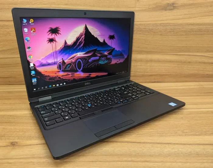 Ультрабук Б-клас Dell Latitude 5590 / 15.6" (1920x1080) IPS / Intel Core i5-7300U (2 (4) ядра по 2.6 - 3.5 GHz) / 8 GB DDR4 / 256 GB SSD / Intel HD Graphics 620 / WebCam / Windows 10 б/в - зображення 4