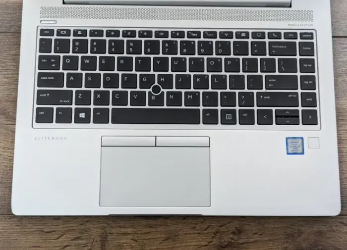 Ультрабук Б-клас HP EliteBook 840 G5 / 14" (1920x1080) IPS / Intel Core i7-8650U (4 (8) ядра по 1.9 - 4.2 GHz) / 8 GB DDR4 / 256 GB SSD / Intel UHD Graphics 620 / WebCam / Fingerprint б/у - зображення 3