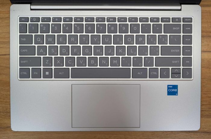 Ультрабук HP 14-ep0033cl / 14" (1920x1080) IPS / Intel Core i3-1315U (6 (8) ядер по 3.3 - 4.5 GHz) / 16 GB DDR4 / 512 GB SSD / Intel UHD Graphics / WebCam / TouchID / Windows 11 б/в - зображення 3