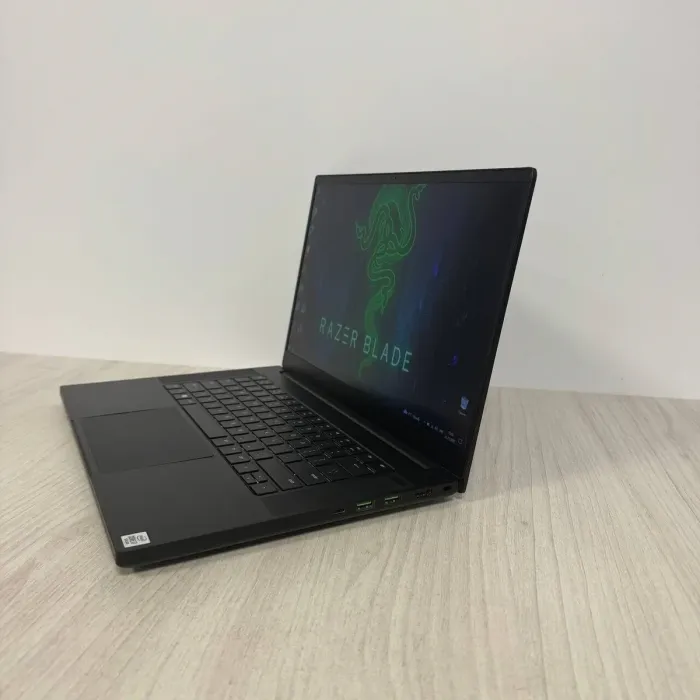 Ігровий ноутбук Б-класу Razer Blade 15 RZ09-0328 / 15,6" (3840x2160) IPS / Intel Core i7-10750H (6 (12) ядер по 2,6 - 5,0 ГГц) / 16 ГБ DDR4 / 512 ГБ SSD NVMe / nVidia GeForce RTX 2070 Max-Q, 8 ГБ GDDR6, 256-біт / Веб-камера б/в - изображение 8