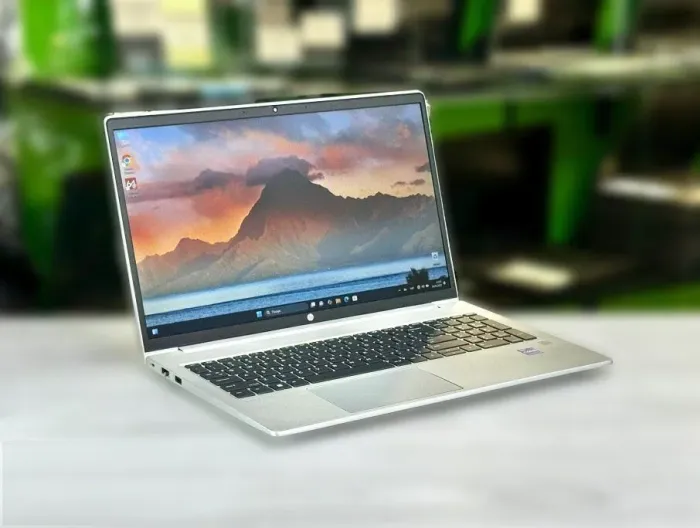 Ультрабук HP ProBook 450 G9 / 15.6" (1920x1080) IPS / Intel Core i7-1255U (10 (12) ядер по 1.7 - 4.7 GHz) / 32 GB DDR4 / 1000 GB SSD M.2 / Intel Iris Xe Graphics / WebCam / Win 11 Pro б/в - зображення 2
