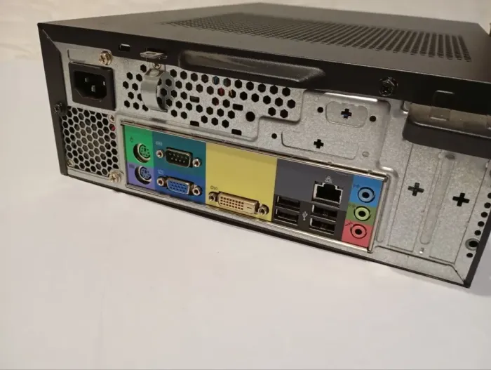 Комплект ПК: Acer Veriton X2632G SFF / Intel Сore i3-4160 (2 (4) ядра по 3.5 GHz) / 8 GB DDR3 / 500 GB HDD / Intel HD Graphics 4600 / DVD-RW + Монітор Acer V223HQL / 22" (1920x1080) TN / 1x DVI, 1x VGA / VESA 100x100 б/в - зображення 4