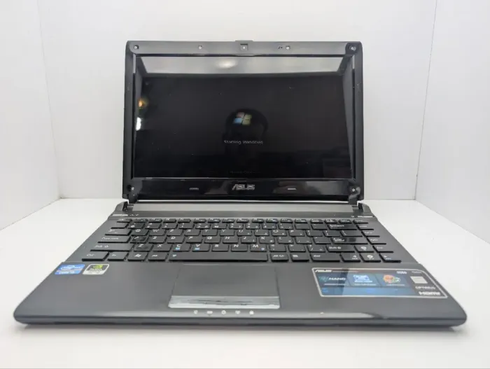 Ноутбук Asus U36S / 13.3" (1366x768) TN / Intel Core i5-2450M (2 ядра по 2.5 - 3.1 GHz) / 6 GB DDR3 / 320 GB HDD / nVidia GeForce 610M, 1 GB GDDR3, 64-bit / WebCam б/в - зображення 3