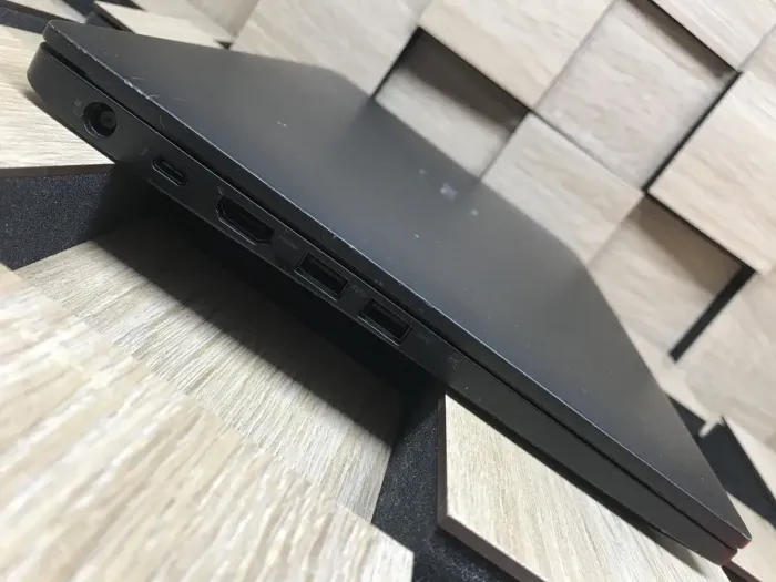 Ноутбук Б-клас Dell Latitude 7490 / 14" (1920x1080) IPS / Intel Core i5-8350U (4 (8) ядра по 1.7-3.6 GHz) / 8 GB DDR4 / 256 GB SSD M.2 / UHD Graphics 620 / WebCam / USB 3.1 / HDMI б/в - зображення 5