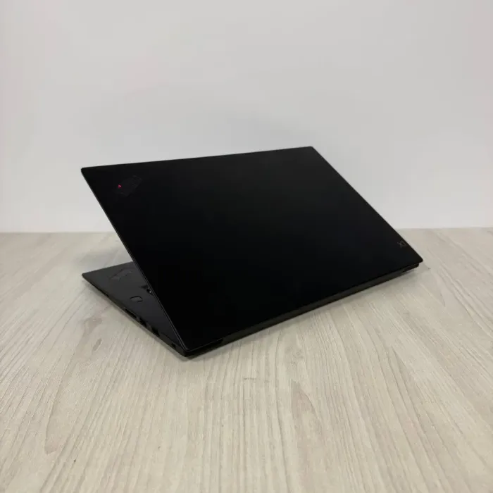 Ігровий ультрабук Lenovo ThinkPad X1 Extreme / 15,6" (3840x2160) IPS / Intel Core i7-8850H (6 (12) ядер по 2,6 - 4,3 ГГц) / 16 ГБ DDR4 / 512 ГБ SSD NVMe / nVidia GeForce GTX 1050 Ti Max-Q, 4 ГБ GDDR5, 128-біт / WebCam б/в - зображення 6