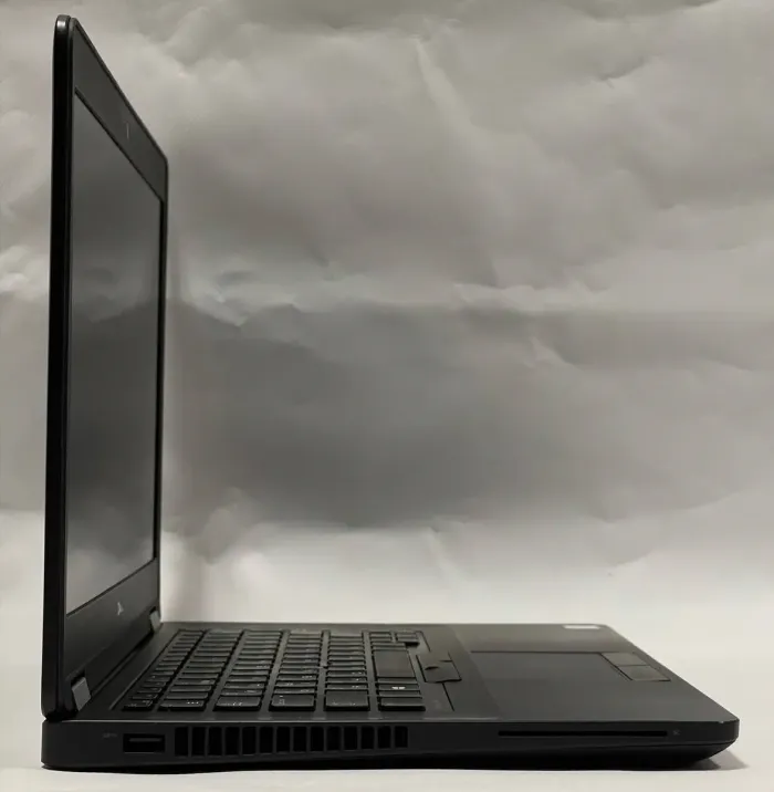Ультрабук Dell Latitude E5470 / 14" (1920x1080) IPS / Intel Core i5-6300HQ (4 ядра по 2.3 - 3.2 GHz) / 8 GB DDR4 / 256 GB SSD M.2 / Intel HD Graphics 530 / WebCam / Windows 10 Pro б/в - зображення 5