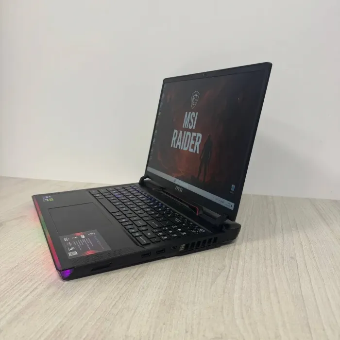 Ігровий ноутбук Б-класу MSI Raider GE68 HX 14VGG / 16" (1920×1200) IPS / Intel Core i9-14900HX (24 (32) ядра по 2,2 - 5,7 ГГц) / 32 ГБ DDR5 / 1000 ГБ SSD NVMe / nVidia GeForce RTX 4070, 8 ГБ GDDR6, 128-біт / Веб-камера б/в - зображення 8