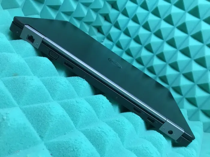 Ноутбук Б-клас Dell Latitude E5570 / 15.6" (1920x1080) IPS / Intel Core i5-6300U (2 (4) ядра по 2.4 - 3.0 GHz) / 8 GB DDR4 / 240 GB SSD / Intel HD Graphics 520 / WebCam / HDMI / Windows 10 б/в - зображення 7