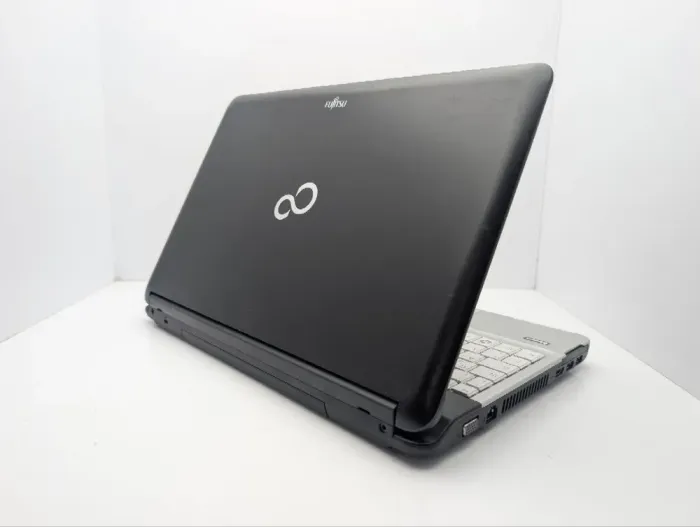 Ноутбук Fujitsu Lifebook A530 / 15" (1366x768) TN / Intel Core i3-370M (2 (4) ядра по 2.4 GHz) / 6 GB DDR3 / 120 GB SSD / Intel HD Graphics / WebCam / DVD-ROM б/в - зображення 8