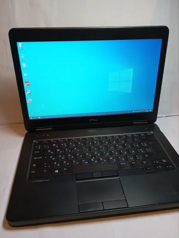 Ноутбук Б-клас Dell Latitude E5440 / 14" (1366x768) TN / Intel Core i5-4300U (2 (4) ядра по 1.9 - 2.9 GHz) / 8 GB DDR3 / 500 GB HDD / Intel HD Graphics 4400 / WebCam б/в - зображення 2