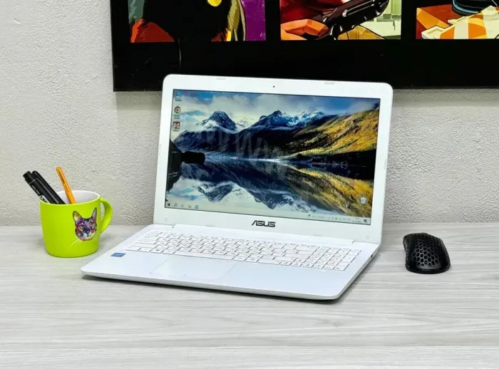 Ноутбук Б-клас Asus E502S / 15.6" (1366x768) TN / Intel Celeron N3060 (2 ядра по 1.6 - 2.48 GHz) / 4 GB DDR3 / 128 GB SSD / Intel HD Graphics 400 / WebCam / Win 10 Home б/в - зображення 4