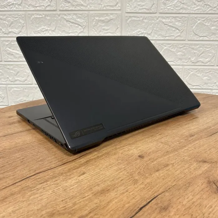 Ігровий ультрабук Б-клас Asus ROG Zephyrus G15 GA503QS / 15.6" (2560x1440) IPS / AMD Ryzen 9 5900HS (8 (16) ядер по 3.0 - 4.6 GHz) / 16 GB DDR4 / 1000 GB SSD / nVidia GeForce RTX 3080, 8 GB GDDR6, 256-bit б/в - зображення 6