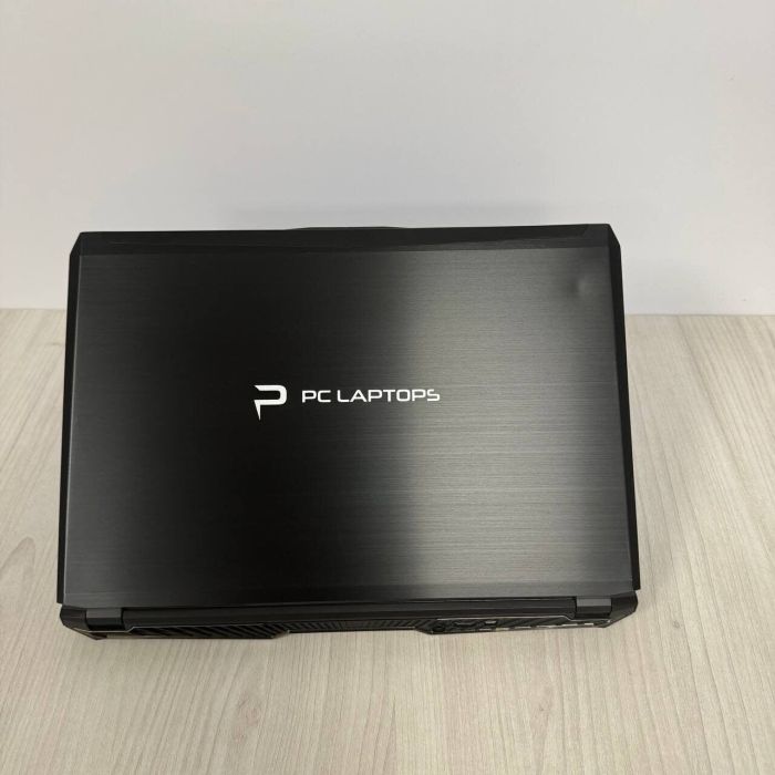 Ігровий ноутбук Б-класу Clevo P650RS-G / 15.6" (3840x2160) IPS / Intel Core i7-6820HK (4 (8) ядра по 2,7 - 3,6 ГГц) / 16 ГБ DDR4 / 512 ГБ SSD NVMe / nVidia GeForce GTX 1070, 8 ГБ GDDR5, 256-біт / WebCam б/в - зображення 3