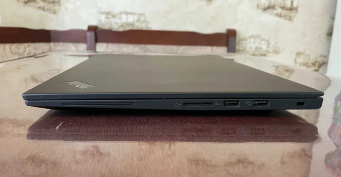 Робоча стенд Lenovo ThinkPad P1 / 15.6" (3840x2160) UHD 4K IPS Touch / Intel Core i7-8850H (6 (12) ядер по 2.6 - 4.3 GHz) / 16 GB DDR4 / 256 GB SSD / nVidia Quadro P1000 4 GB / WebCam б/в - зображення 3