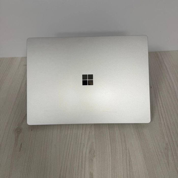 Ультрабук Microsoft Surface Laptop 5 / 15" (2496x1664) IPS Touch / Intel Core i7-1255U (10 (12) ядер по 3.5 - 4.7 GHz) / 16 GB DDR5 / 512 GB SSD NVMe / Intel Iris Xe Graphics / WebCam б/в - зображення 3